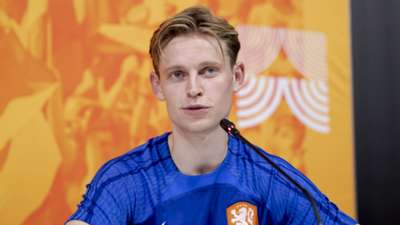 Frenkie de Jong blames Barcelona hierarchy for Man Utd transfer links, not Xavi Frenkie de Jong blames Barcelona hierarchy for Man Utd transfer links, not Xavi