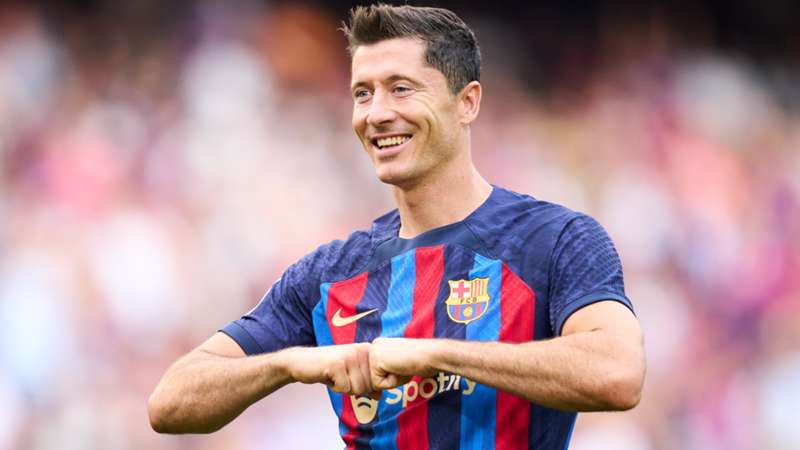 Barcelona 3-0 Elche: Robert Lewandowski double and Memphis Depay strike put Xavi's men top Barcelona 3-0 Elche: Robert Lewandowski double and Memphis Depay strike put Xavi's men top