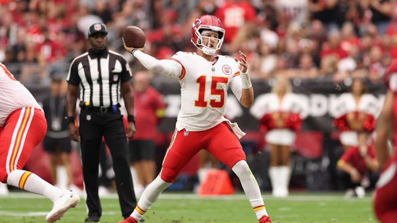 Patrick Mahomes and Saquon Barkley scoop weekly NFL awards Patrick Mahomes and Saquon Barkley scoop weekly NFL awards