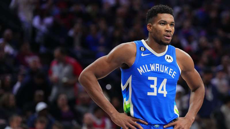 Giannis Antetokounmpo climbs down after Bucks star ladder push following 76ers loss Giannis Antetokounmpo climbs down after Bucks star ladder push following 76ers loss