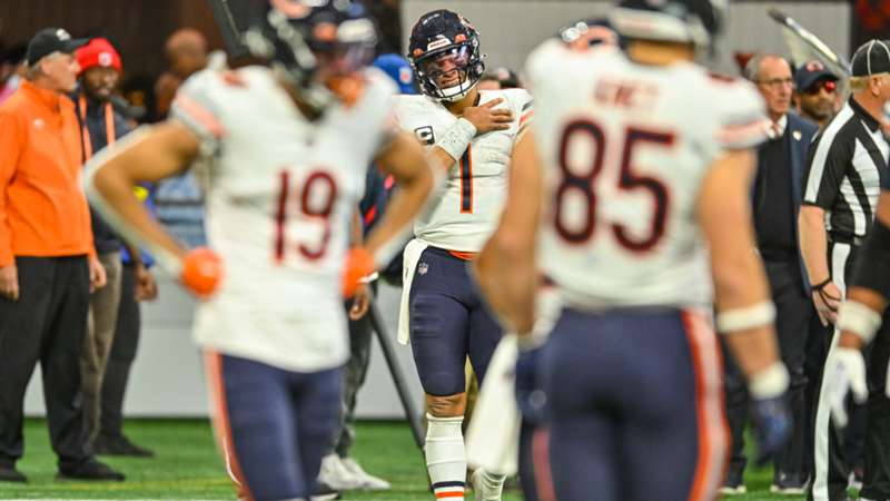 Chicago Bears quarterback Justin Fields dealing with injury to non-throwing shoulder