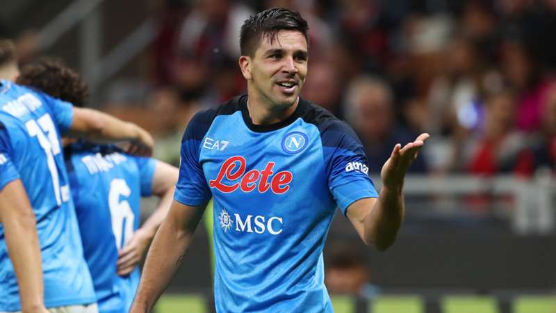 Milan 1-2 Napoli: Giovanni Simeone strikes to send Partenopei top of Serie A