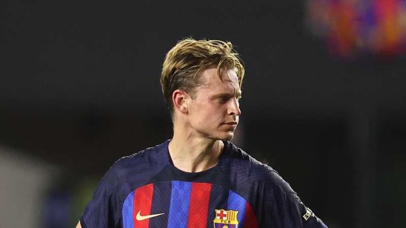 Frenkie de Jong 'always wanted to stay at Barcelona' despite Man Utd interest Frenkie de Jong 'always wanted to stay at Barcelona' despite Man Utd interest