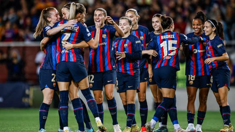 Barcelona move clear in front of record crowd, Arsenal clinch Champions League draw at Juventus Barcelona move clear in front of record crowd, Arsenal clinch Champions League draw at Juventus