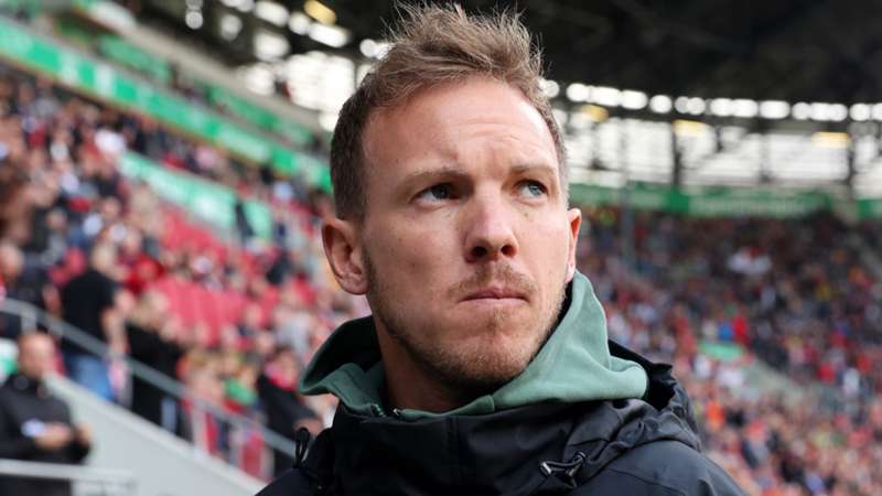 Julian Nagelsmann thinking about everything after FC Bayern lose at Augsburg in Bundesliga