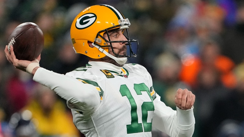 Green Bay Packers QB Aaron Rodgers confirms broken thumb on throwing hand