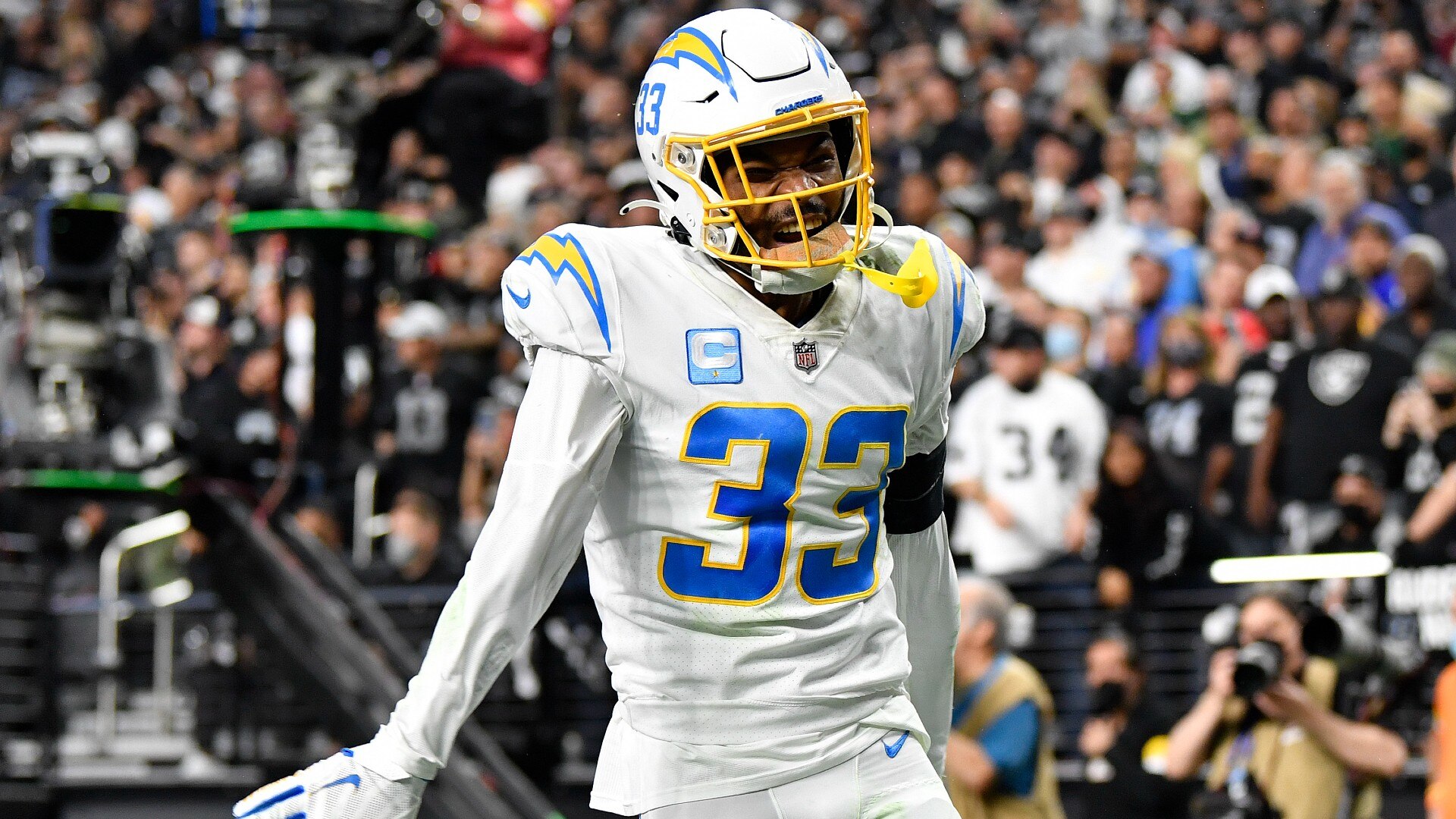 Los Angeles Chargers, Pro Bowl safety Derwin James agree to four-year,  $76.5million extension - thesportstak